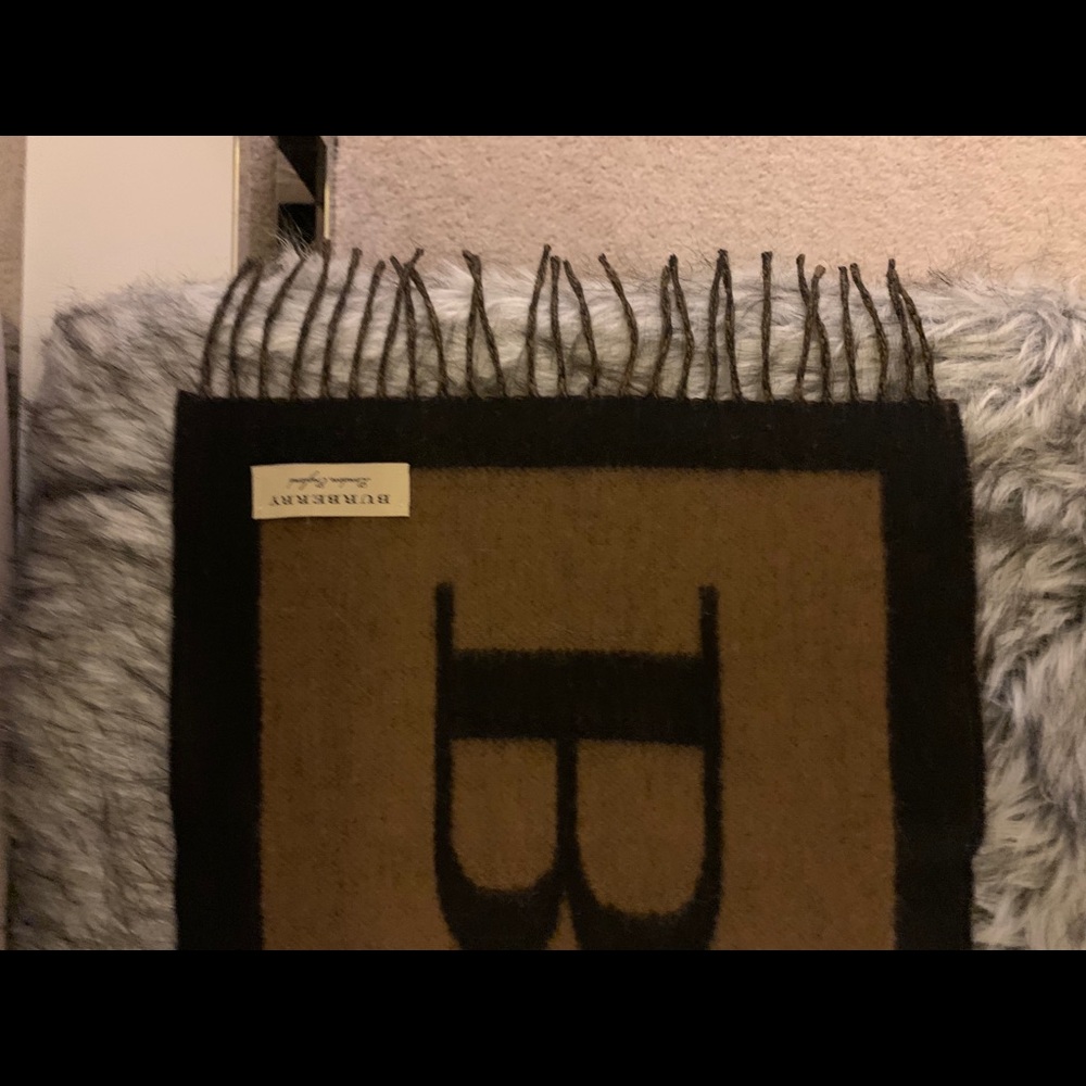 BURBERRY REVERSIBLE SCARF Black/Camel NEW WITH TAG - Picture 3 of 5